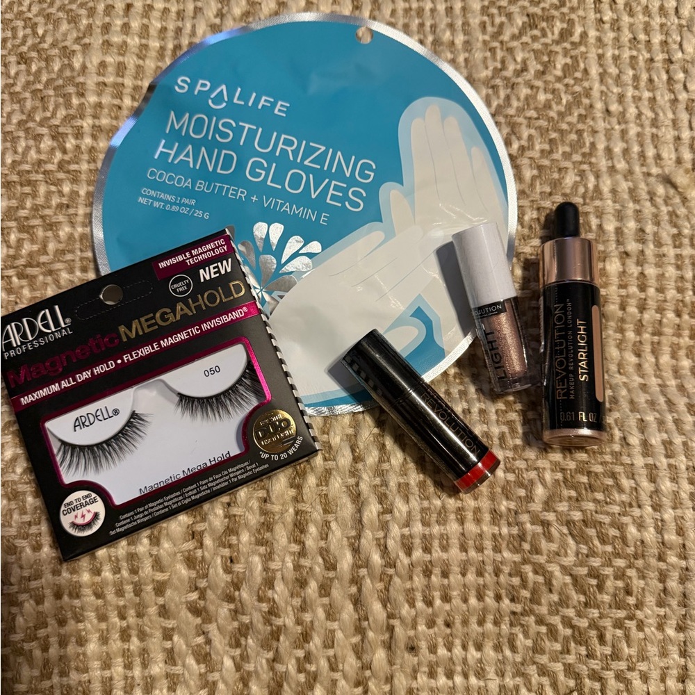 Beauty Bundle with Moisturizing Gloves and Makeup